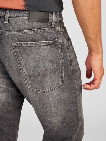 QS Regular Jeans 'Pete' in Grijs