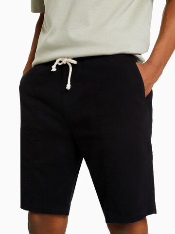 Regular Pantaloni de la Bershka pe negru