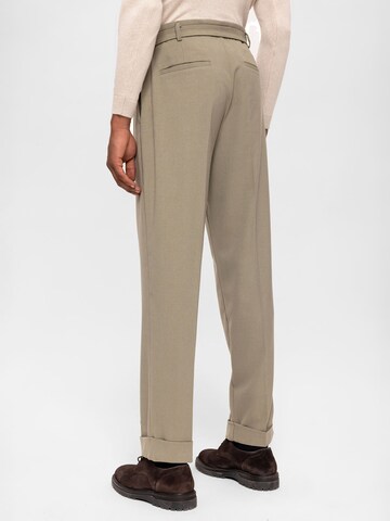 regular Pantaloni con pieghe di Antioch in verde