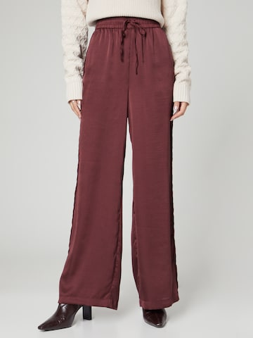 Guido Maria Kretschmer Collection Pants 'Linda' in Red: front