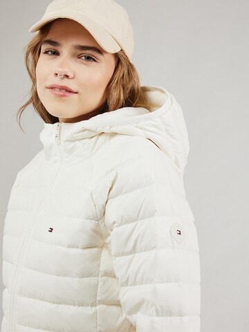 TOMMY HILFIGER Tussenjas in Wit