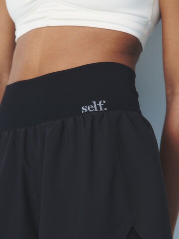 self. Loosefit Sportshorts in Schwarz