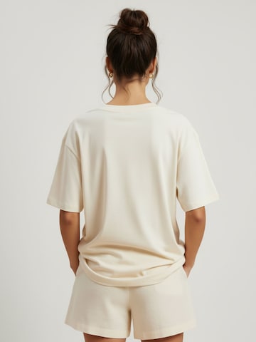 T-shirt 'Kiss me' WEARABLE STORIES en beige