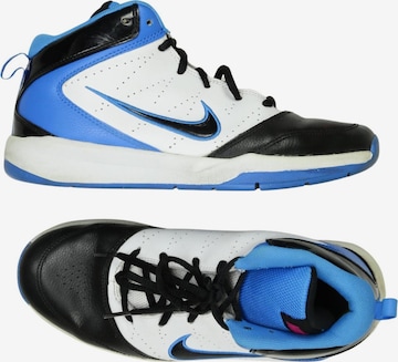 NIKE Sneaker 38,5 in Schwarz: Vorderseite