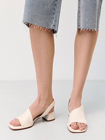 Estro Sandals '203-24110-38' in White