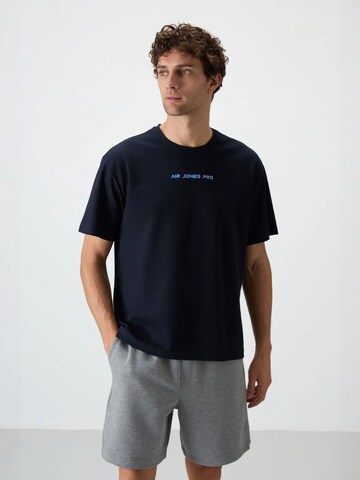 Tommy Life T-Shirts in Blau: Vorderseite