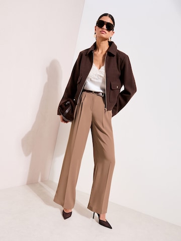 Friends Like These Szeroka nogawka Spodnie w kant w kolorze beżowy