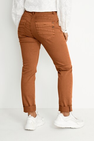 Coupe slim Jean 'Lotte' Cream en marron