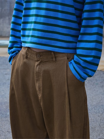 Bershka Baggy Bandplooibroek in Bruin