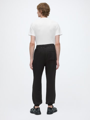 KARL LAGERFELD JEANS Tapered Housut värissä musta