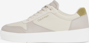 Baskets basses Calvin Klein en beige : devant