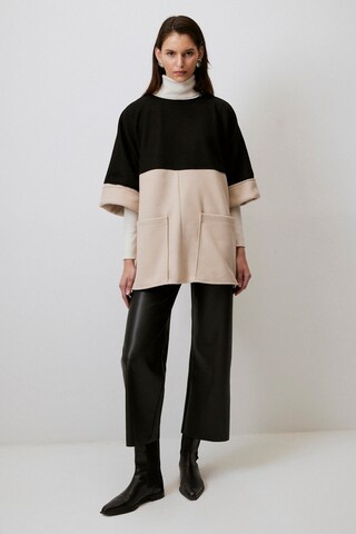 Touche Prive Cape in Black