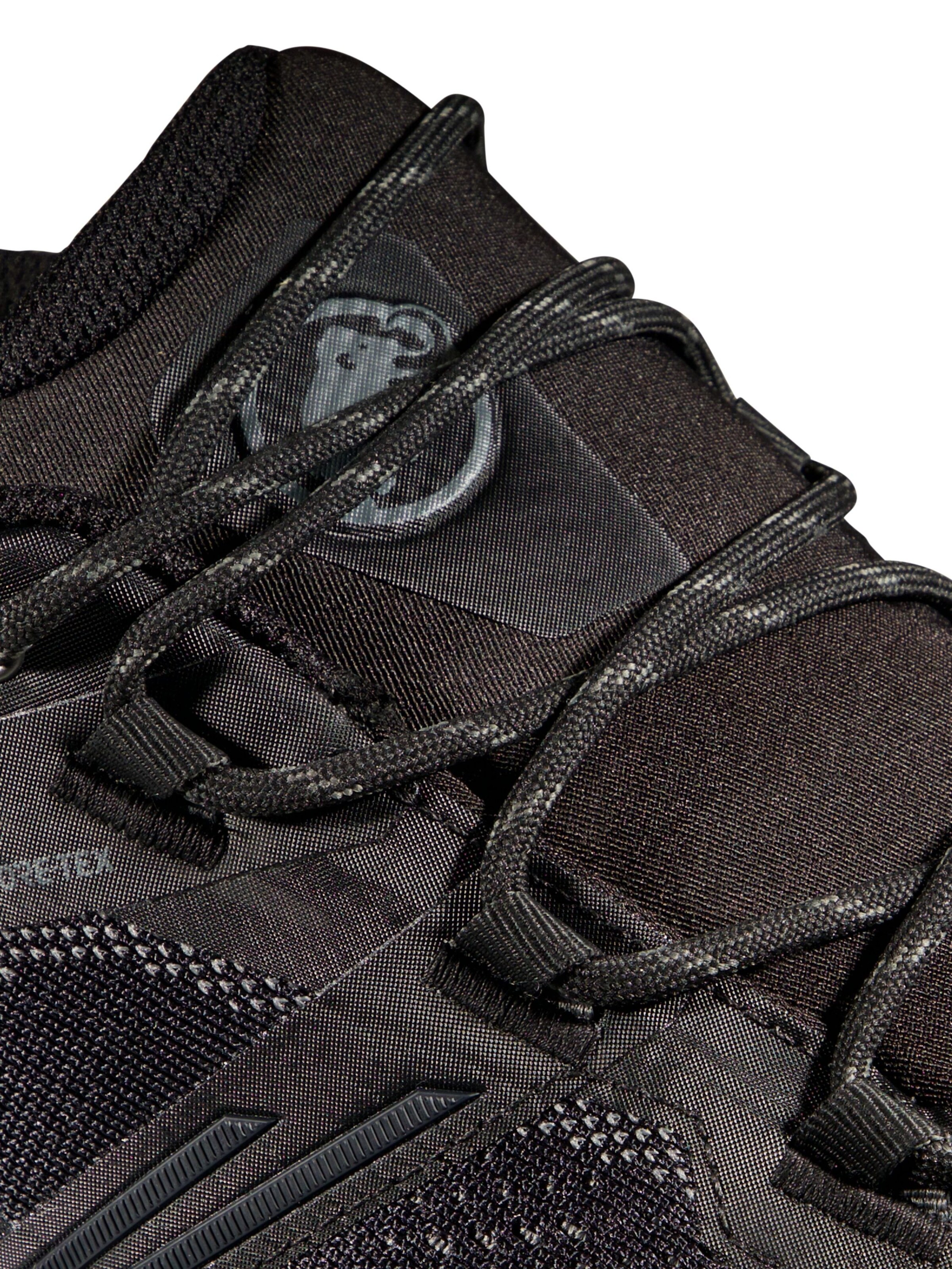 MAMMUT Flats in Black