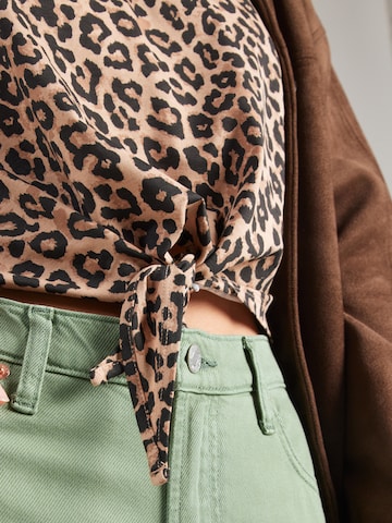 T-shirt 'Marcella' ABOUT YOU en marron