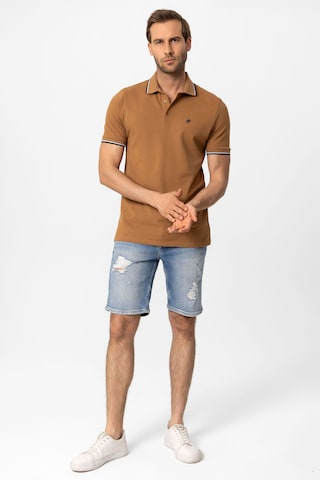 DENIM CULTURE Koszulka 'Arvid' w kolorze brązowy