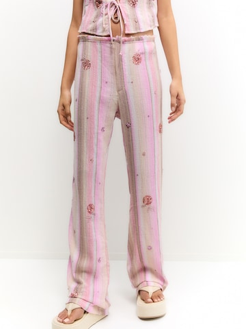 Pull&Bear Szeroka nogawka Spodnie w kolorze różowy: przód