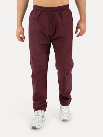 Loosefit Pantalon de sport 'Kyson' Smilodox en rouge : devant
