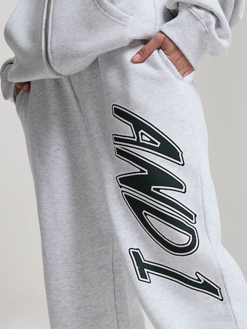 Effilé Pantalon AND1 en gris