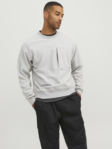 Sweat-shirt JACK & JONES en gris : devant