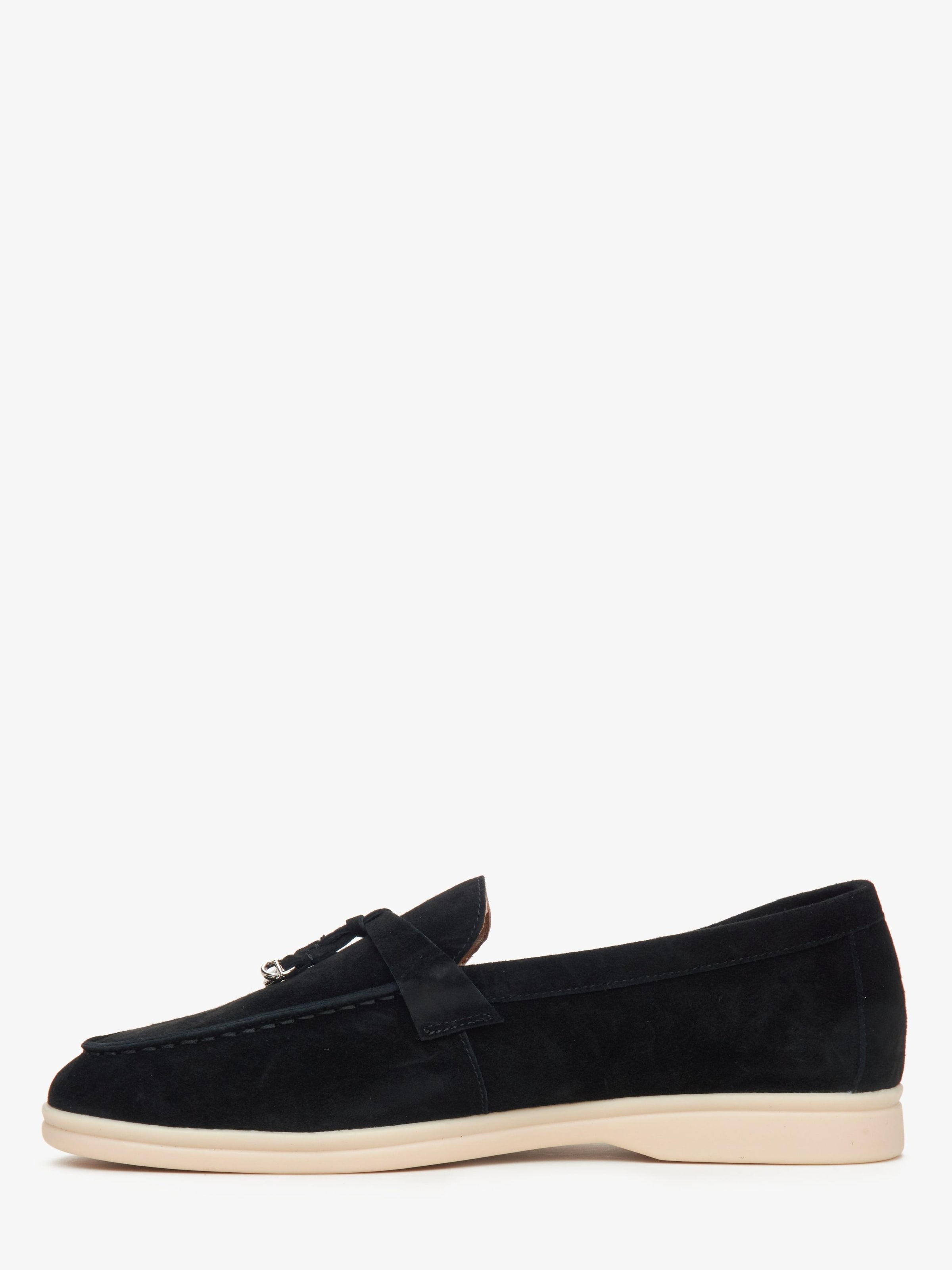 Estro Classic Flats in Black: front