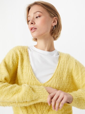 Pull-over Molly BRACKEN en jaune