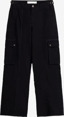 Bershka Cargo trousers in Black: front