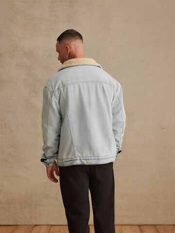 DAN FOX APPAREL Prehodna jakna 'Tim' | modra barva