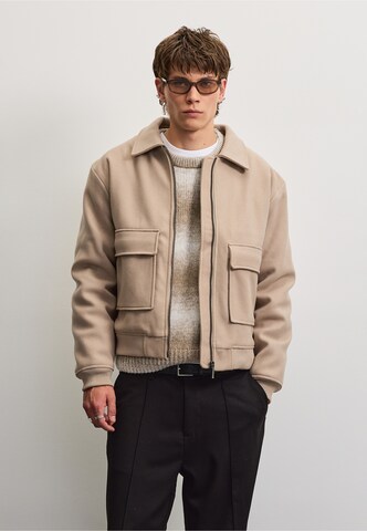 Pegador Välikausitakki 'Aiken' värissä beige: etupuoli