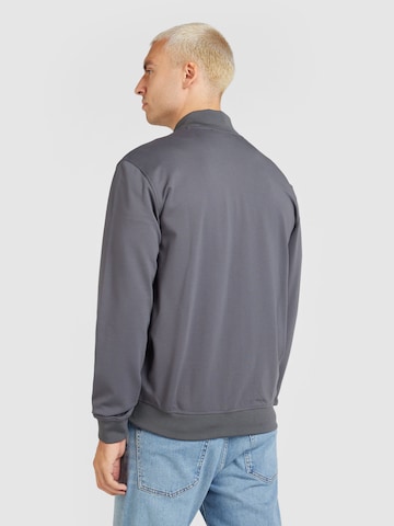GUESS Sweatjacke in Grau