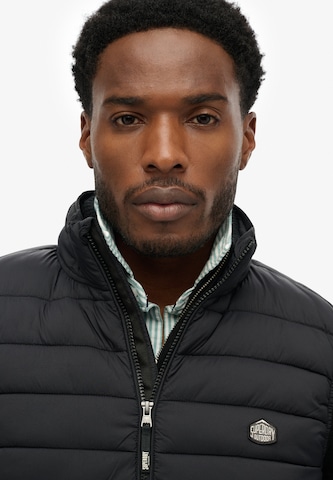 Superdry Bodywarmer 'Fuji Lite' in Zwart