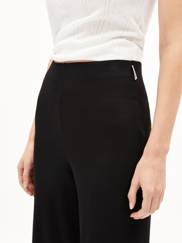 juoda ARMEDANGELS Standartinis Kelnės 'Nianaa'