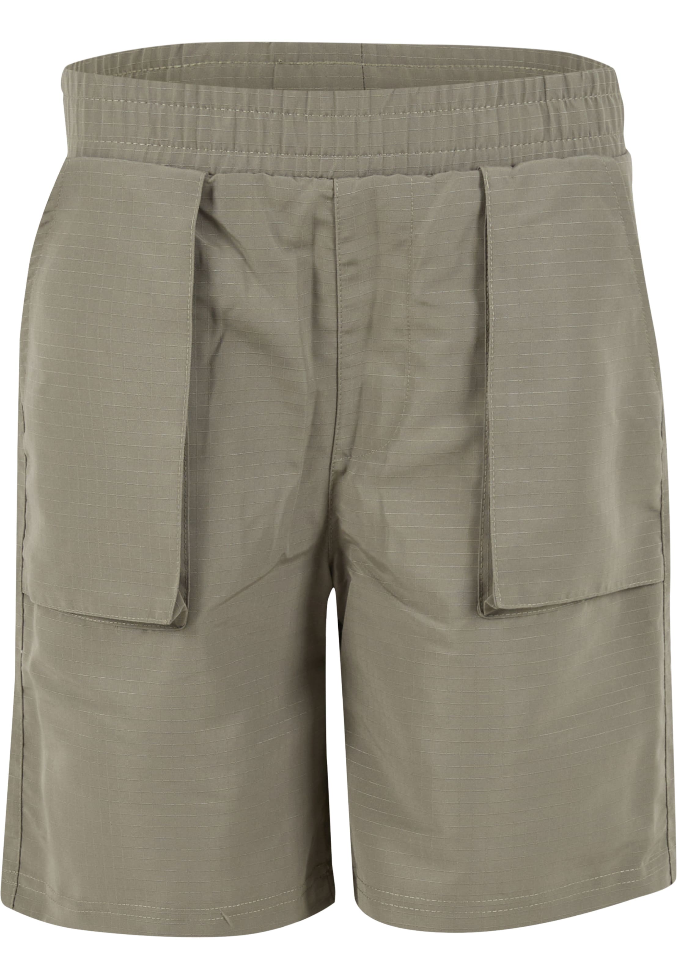 Urban Classics Shorts in Grün: Vorderseite