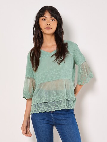Chemisier Apricot en vert : devant