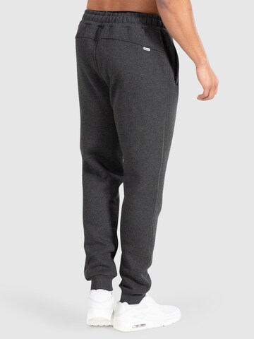 Effilé Pantalon 'Lenny' Smilodox en gris