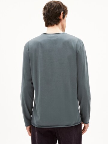 T-Shirt 'MAARKOS' ARMEDANGELS en gris