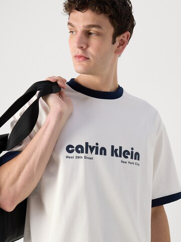 Maglietta di Calvin Klein Jeans in beige