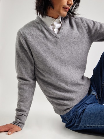 Hackett London Pullover in Grau