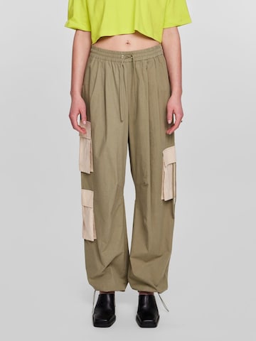 Loosefit Pantalon 'Kim' IIQUAL en vert : devant