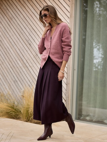 Next - Pierna ancha Pantalón plisado 'N. Premium' en rojo