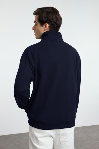 Trendyol Sweatshirt in Blau