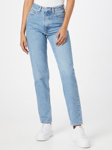 WEEKDAY Tapered Mom Jeans 'Lash Extra High' in Blau: predná strana