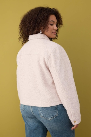 Trendyol Curve - Chaqueta de entretiempo en beige