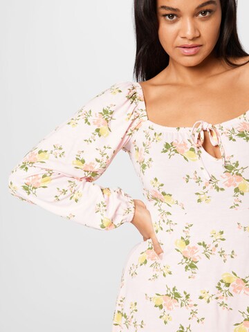 rozā Missguided Plus Kleita