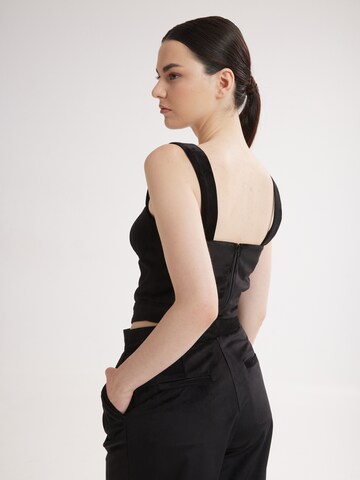 4TAILORS Topp 'Scarlet', värv must