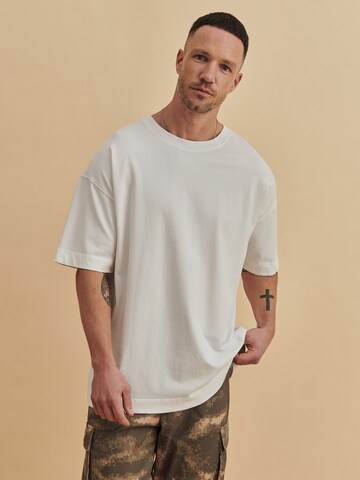 DAN FOX APPAREL Футболка 'Erik' в Белый: спереди