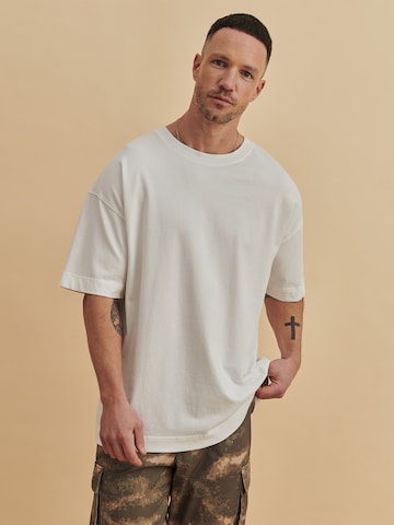 DAN FOX APPAREL - Camiseta 'Erik' en blanco: frente