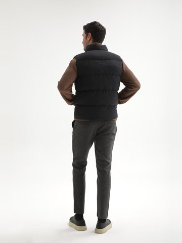 Antioch Weste in Schwarz