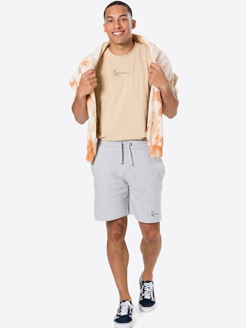 Karl Kani Regular Shorts in Grau