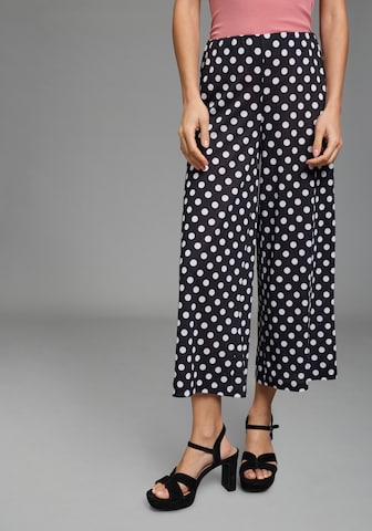 LAURA SCOTT Wide leg Pants in Black: front