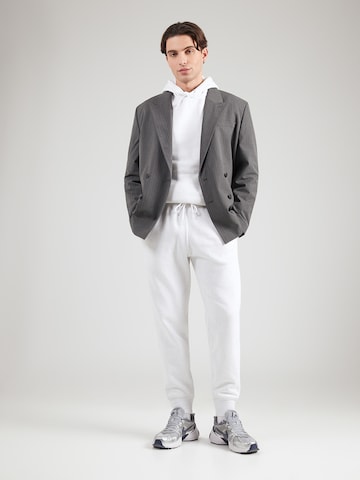 Effilé Pantalon 'CLUB' Nike Sportswear en beige